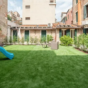 https://corte-dei-santi.hotelinveneto.com